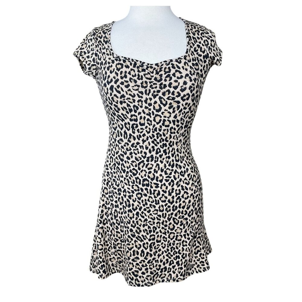 See You Monday Short Sleeve Ruched Sweetheart Neck Ribbed Cheetah Knit Dress M